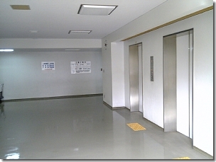 大阪法務局国籍課のある３階エレベーターホール