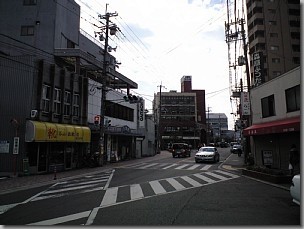 帰化で富田林支局に行く／富田林西口駅前交差点を南下